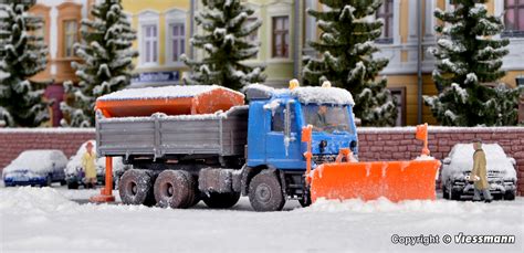 H0 MB ACTROS mit Schneepflug und Streugerät 15006