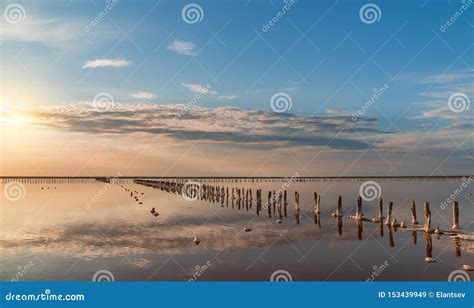 Saumure Et Sel Lac Salt Avec Les Chevilles En Bois Extraction De Sel