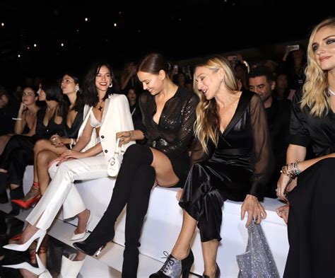 Bruna Marquezine arrasa ao lado de famosas internacionais em Desfile de lingerie na Itália