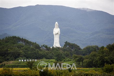 会津慈母大観音像の写真（福島県会津若松市） 前田デザイン事務所「日本の風景」写真集 風景・観光・花火写真、エディトリアル素材