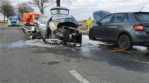 Kerken Mann Auf B Aus Brennendem Auto Gerettet