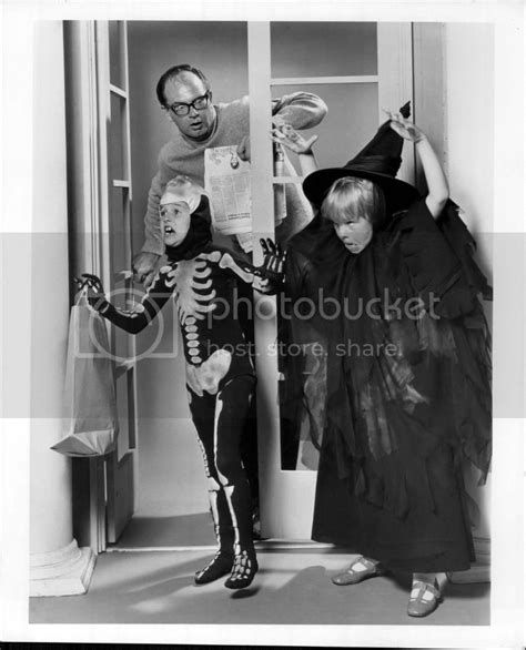 File:Charles Nelson Reilly, Harlen Carraher, and Kellie Flanagan - The ...