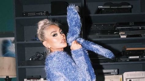 Agnez Mo Dilarang Bawakan Lagu Ciptaan Ari Bias Ini Alasannya Poros