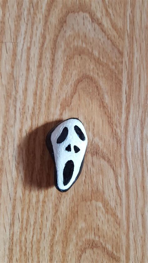 Scream mask painted Rock | Rock crafts, Rock painting art, Painted rocks craft