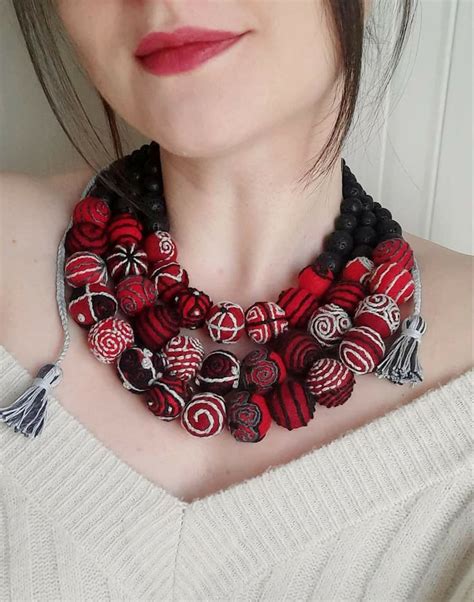 Pin By Aurea Troestch On Joyeria Fabric Jewelry Fabric Necklace Art