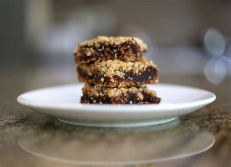 Date Squares With Oat Crust Recipe