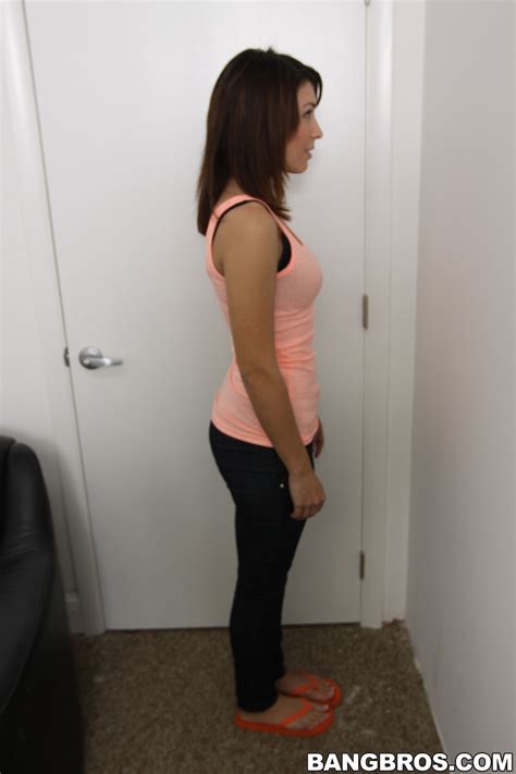 MILF Натали Нуньес и миниатюрная малышка Эшлинн Тейлор впервые позируют обнаженными CoedCherry