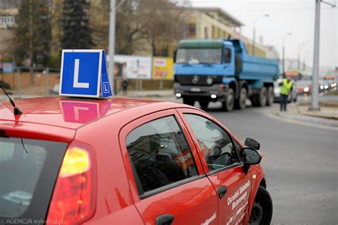 Pijana Prowadzi A Auto Trenowa A Przed Kursem Na Prawo Jazdy