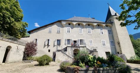 Albertville Visite du château de Manuel de Locatel au crépuscule