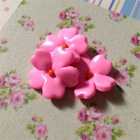 Make Easy Polymer Clay Flowers Via Guidecentral Polymer Clay Flowers Easy Polymer Clay Clay