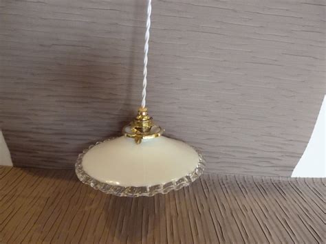 Suspension Ancienne Petit Abat Jour En Opaline Blanche Ondul