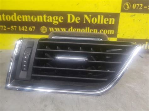 Grille aération tableau de bord Skoda Octavia 2 0 TDI RS 16V 5E0819701