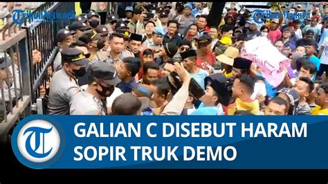 Ratusan Truck Tengah Lancarkan Aksi Mogok Di Depan Kantor DPRD Sumenep