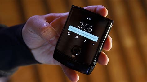 Moto Razr, the iconic flip phone is back, but with a foldable screen ...