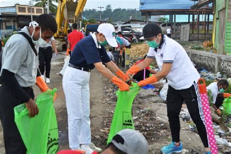 Peringati HPSN Pemprov Papua Barat Ajak Warga Bersihkan Sampah Plastik