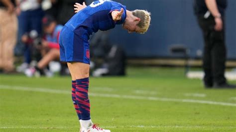 V Deo A Tremenda Ova O No Ltimo Jogo De Megan Rapinoe Na Sele O