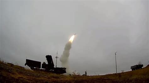 Así son los complejos de defensa antiaérea S 400 Triumf cuando entran