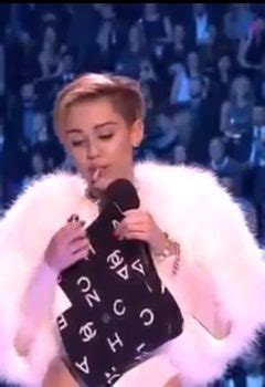 Miley Cyrus Un clip ou une sex tape Photos et Vidéo