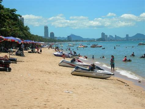 Best Hidden Away Pattaya Beaches | Holiday Inn Pattaya