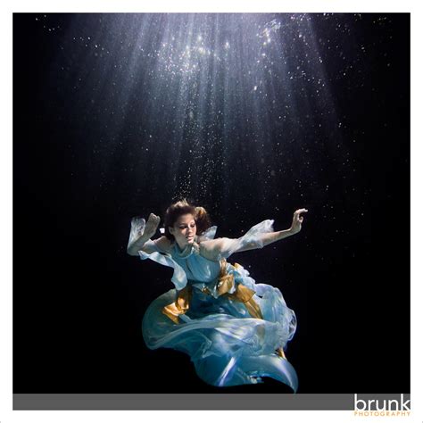 Underwater Fashion Shoot - BrunkBlog.com