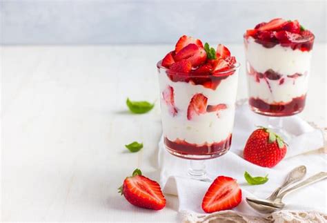 Verrines De Fraises La Menthe Et Fromage Blanc