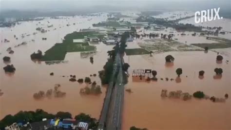 Dezastru natural Peste 40 de morţi şi milioane de locuitori izolaţi în