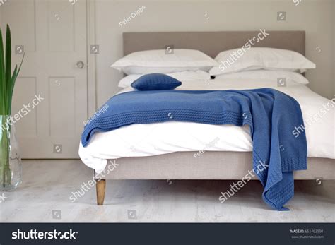 7,744 Throw in bed Images, Stock Photos & Vectors | Shutterstock