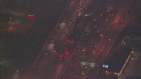 Crash Involving Big Rig Three Cars Shuts Down 3 Lanes On Southbound