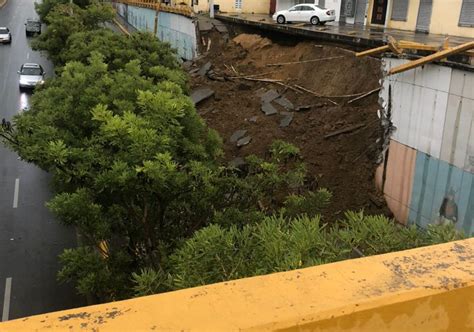 Aguaceros Provocan Derrumbe En La Avenida Las Carreras En Santiago