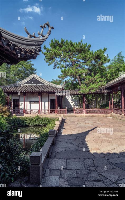 Suzhou garden, traditional architecture Stock Photo - Alamy