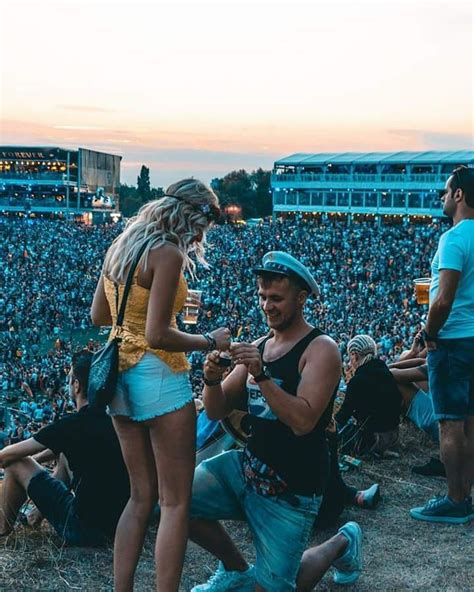 Este Chico Le Propuso Matrimonio A Su Novia Hoy En Tomorrowland