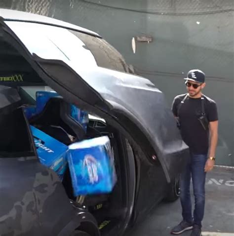 Tesla Driver Fits 1 920 Cans Of Bud Light In Model X Runs Into Bud