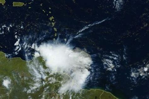 L onde tropicale s évacue mais le temps reste pluvieux en Martinique