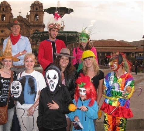 Festa De Halloween Em Pirwa Colonial Em Cusco A Antiga Capital Do