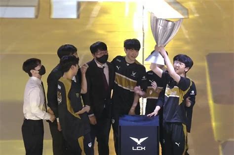 젠지 Lck 첫 우승서머 결승전서 T1 제압 매경 게임진