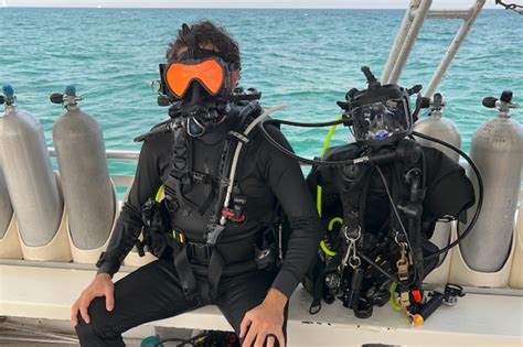 What Is a Full Face Mask Diver Course? | Scuba Diving