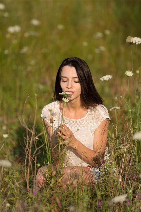 Wallpaper Women Brunette Field Flowers Grass Eroticbeauty Adel