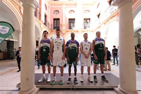 Fotos El Unicaja Presenta Las Nuevas Camisetas Para La Temporada