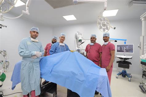 Best Robotic Hip Replacement Surgeon Dr Ashwani Maichand