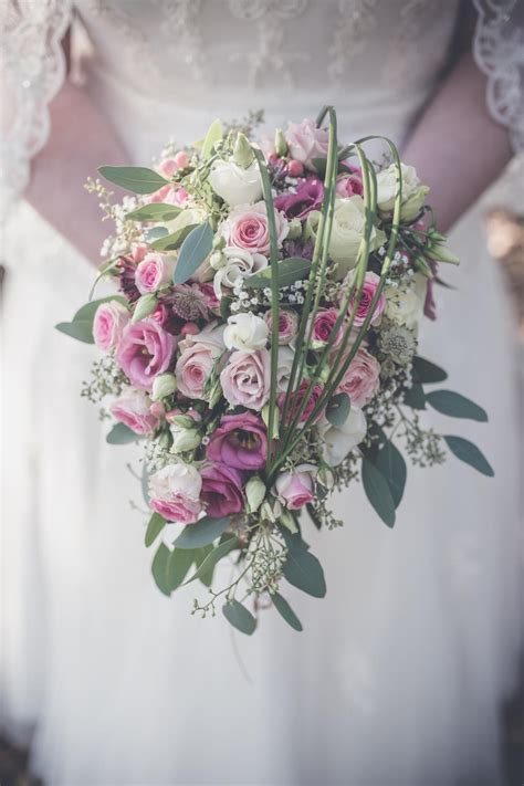 Wasserfall Brautstrau In Rosa Und Creme Heiraten Mit Braut De