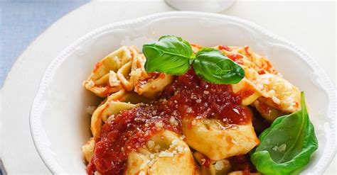 Tortellini Mit Tomatensauce Rezept Eat Smarter