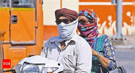 Delhi Weather News Delhi Temperature Close To 40 Degree Celsius Temperature Mercury To Stay