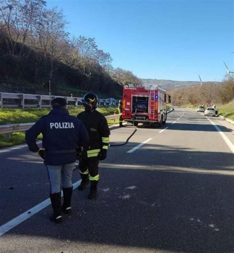 Potenza Sicignano Incidente Sul Raccordo Autostradale Morto Enne