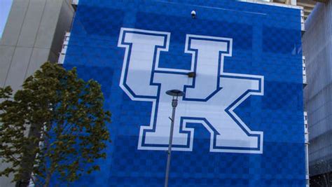 Uk Basketball Bringing Blue White Game To Nku S Truist Arena Eagle Country 99 3