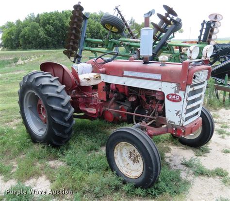 International 340 utility tractor in Abilene, KS | Item DE6353 sold | Purple Wave