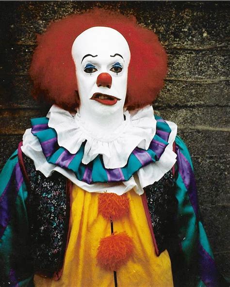 Tim Curry (Pennywise) in a rare, never before seen, behind-the-scenes photo. | Pennywise the ...