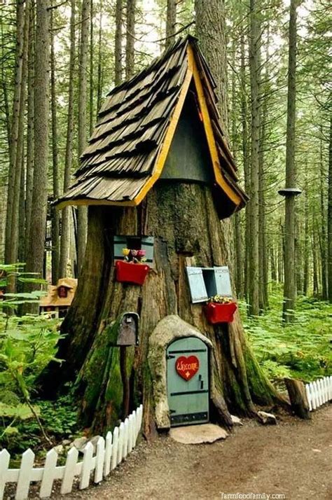 41+ Creative Wood Log and Tree Stump Decorating Ideas | Fairy garden houses, Tree stump decor ...