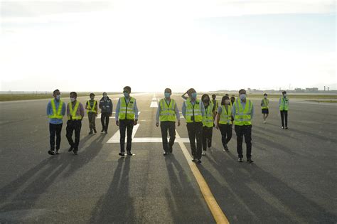 In Pictures Hong Kong Airports Third Runway Opens As Cathay Cargo