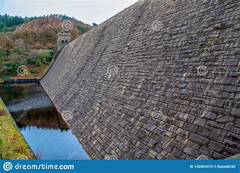 View of Derwent Dam and Reservoir, Peak District, Derbyshire, UK Stock Photo - Image of park ...