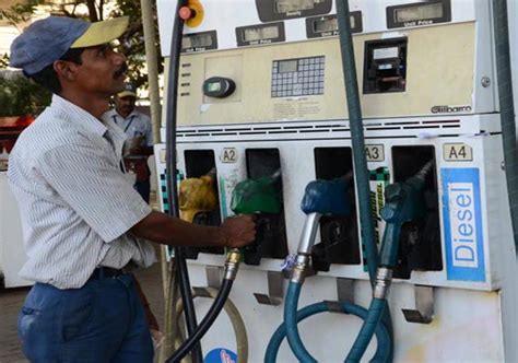 Petrol Price Cut By Re 1 Per Litre India News India TV